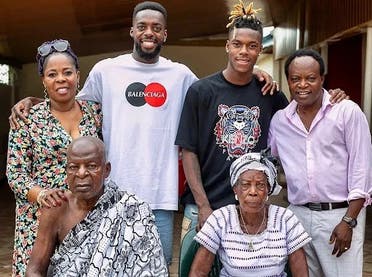 نيكو ويليامز رفقة عائلته المهاجرة من غانا