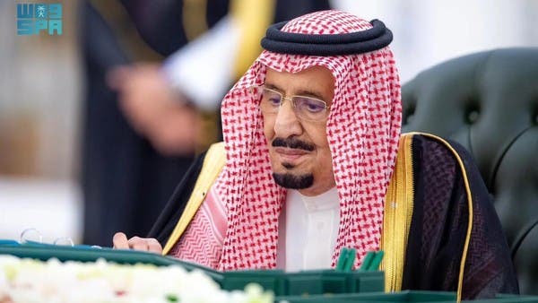 الملك سلمان يوجه باستضافة 1300 حاج وحاجة من 100 دولة 