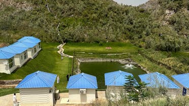 سعودي يستزرع السمك بنجران ويحول مزرعته لمنتزه وسط الجبال 9