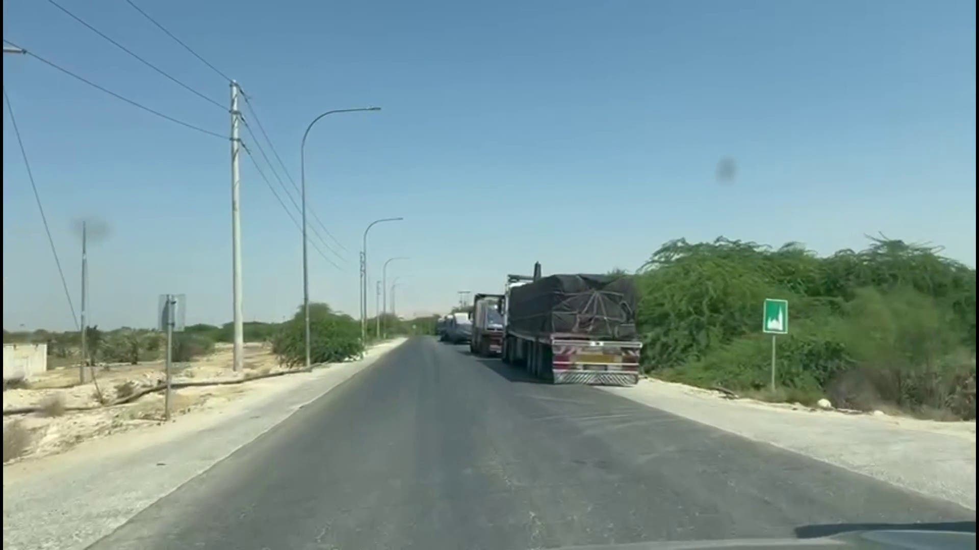 شاحنات عالقة عند معبر الملك حسين من الجانب الأردني بعد إغلاقه إثر إطلاق النار الأخير