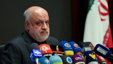 El embajador de Irán en Líbano, Mojtaba Amani, asiste a una conferencia de prensa en la embajada de Irán en Beirut, Líbano, el 31 de julio de 2024. (Reuters)