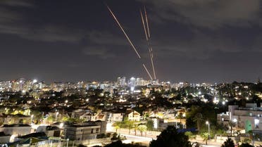 El sistema antimisiles Cúpula de Hierro de Israel intercepta cohetes después de que Irán disparara una salva de misiles balísticos, como se ve desde Ashkelon, Israel, el 1 de octubre de 2024. (Reuters)