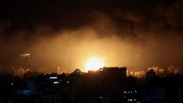 El fuego y el humo se elevan sobre los suburbios del sur de Beirut después de un ataque, en medio de las hostilidades en curso entre Hezbolá y las fuerzas israelíes, como se ve desde Sin El Fil, Líbano, el 3 de octubre de 2024. (Reuters)