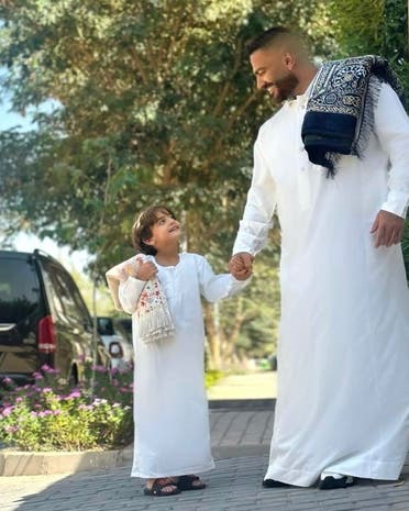 تامر حسني وابنه آدم