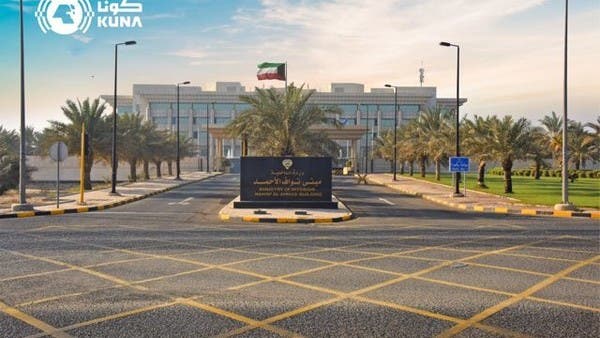 الكويت تستبعد 568 مخالفا للقانون عن البلاد الكويت تستبعد 568 مخالفا للقانون عن البلاد