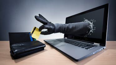 تعبيرية عن الاحتيال والسرقة عبر التسوق الإلكتروني - آيستوك