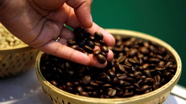 حبوب القهوة (رويترز)