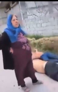 تركيا اليوم سلموها جثـث أبنائها وسخروا منها.. أم سورية تقلب التواصل (شاهد) الأم السورية