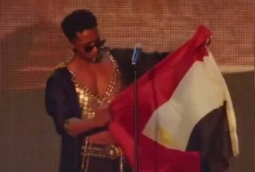 محمد رمضان يرفع علم مصر خلال حفل مهرجان "كوتشيلا"