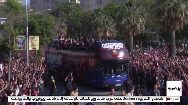 برشلونة يحتفل بالثلاثية المحلية في شوارع كاتالونيا