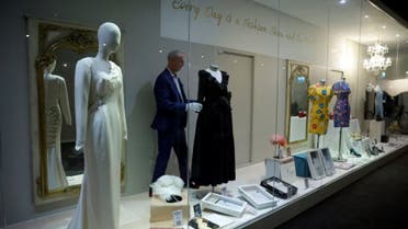 الثوب الأبيض الكريمي الذي ارتدته خلال زيارة إلى المملكة العربية السعودية