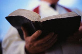 الكنيسة الكاثوليكية: الكتاب المقدس يحتوي على أجزاء غير صحيحة