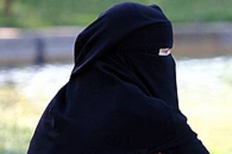 Saudi wants divorce after husband lifts her veil