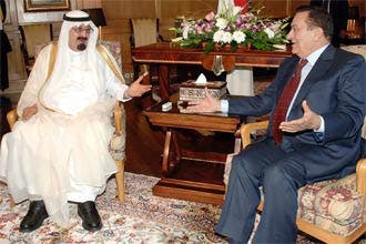 قمة سعودية مصرية بشرم الشيخ لبحث أزمة لبنان والأوضاع الفلسطينية