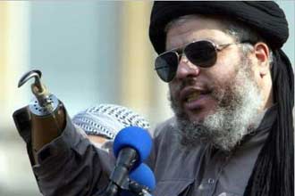 Abu Hamza wins appeal to block US extradition