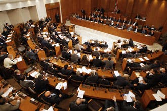 الحكومة اللبنانية تنال ثقة غالبية البرلمان والحسيني يستقيل احتجاجاً