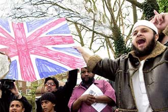 UK Muslims suffer from &#039;victim mentality&#039;: MP