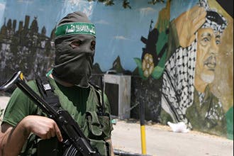 Hamas OKs killing of collaborators during war