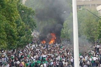 سقوط قتلى ومظاهرات الاحتجاج على نجاد تمتد إلى عدة مدن إيرانية