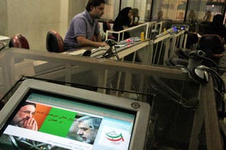 أنصار موسوي يستخدمون مواقع إلكترونية لـ"خرق حظر السلطات"