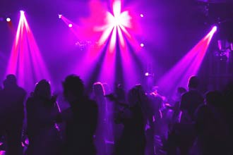 Bars boom as Iraqis dance the night away