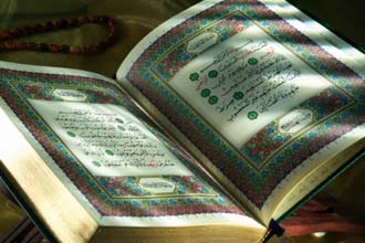 Muslims offer 100,000 Qurans to US leaders