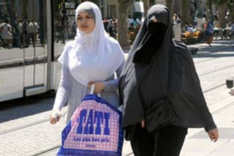 French Muslims want freedom to wear burka