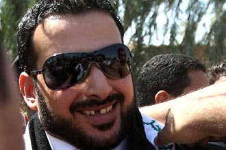 الصحافي العراقي الذي رشق بوش بحذائه يطالب المالكي بالاعتذار