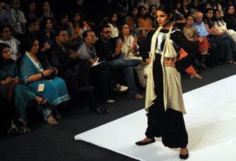 Hip Pakistan snubs Taliban at fashion week