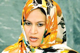 وزيرة خارجية موريتانيا تقف في &quot;طابور الجوازات&quot; بالقاهرة