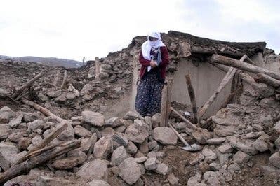 Powerful quake strikes eastern Turkey, kills 57