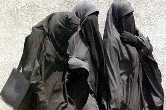 استطلاع للرأي يؤكد "تأييد" معظم الكنديين لحظر النقاب