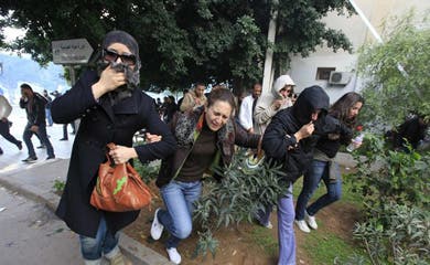 Women keep wary eye on Tunisian revolt