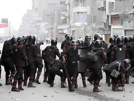 Hundreds of Egyptian policemen protest in Ismailiya