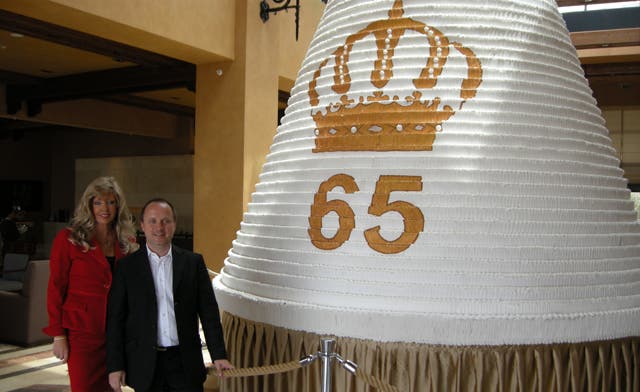 GUINNESS WORLD RECORD - THE WORLD'S LARGEST PANETTONE CAKE - Womag Weighing  Ltd