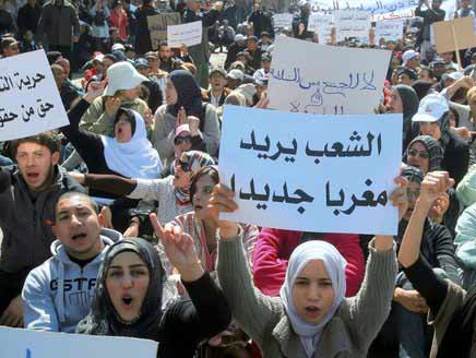 فتيات &quot;حركة 20 فبراير&quot; بالمغرب.. عزيمة كبيرة للتغيير والإصلاح