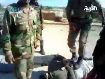 جنود سوريون: عناصر من الجيش اغتصبوا نساء أمام أزواجهن وأطفالهن