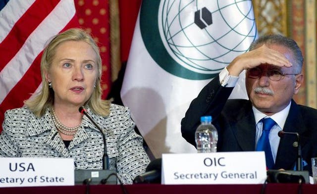 Hillary Clinton seeks to smooth Islamic defamation row