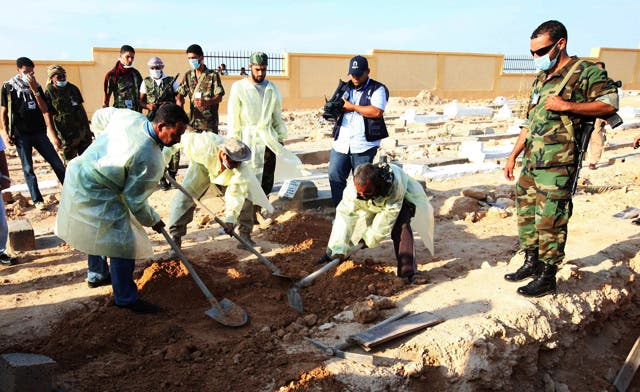 NTC discovers two mass graves containing as many as 900 bodies near Tripoli