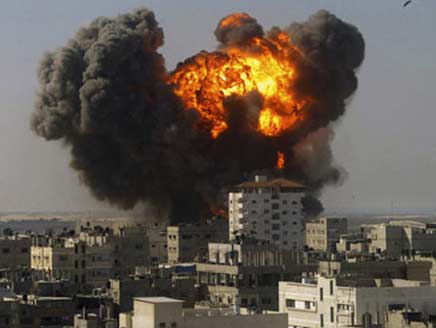 مقتل وجرح أكثر من 5 أشخاص في غارات جوية إسرائيلية على غزة