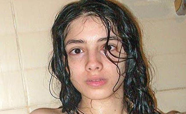 Nude girl modeling in Cairo