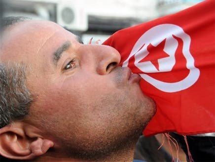 تونس 2011.. الإطاحة بـ&quot;بن علي&quot; والإسلاميون يصلون للحكم في أول ممارسة ديمقراطية