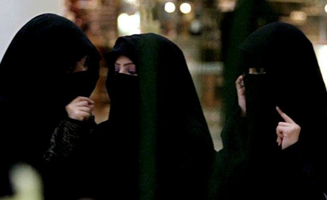 Police arrest three women in Kuwait for being naked under their abayas
