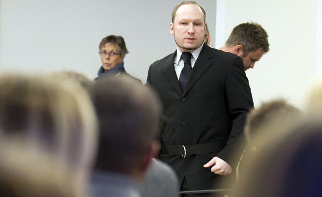Man throws shoe at Breivik during Norway trial
