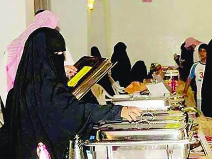 150 سعودية يعملن في خدمة العملاء بالمطاعم