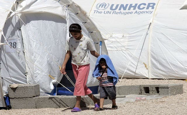 Syrian refugees move to camp set up for them in Iraq
