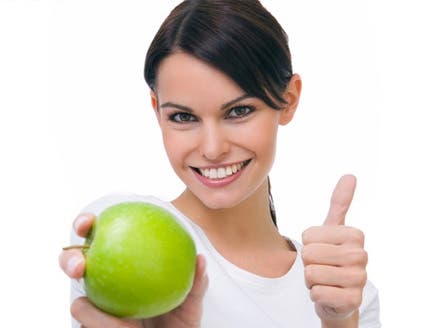 كيف يمكن للتفاح المساعدة في خفض نسبة الكولسترول الضار بالجسم؟ - تأثير التفاح على امتصاص الكولسترول الضار من الأمعاء