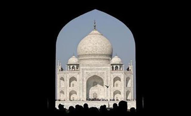 Dubai to build Taj Mahal replica