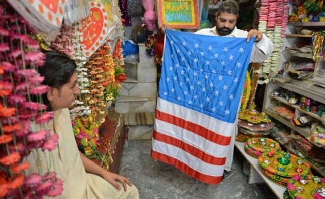 Sale of American flags, a lucrative business in Pakistan