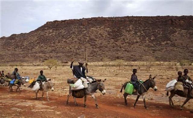 Tanks, mines and poverty strangle Mali town of Douentza